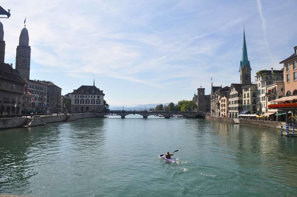 zuerich-schweiz-firmenevent-europa-geocaching-gps-schatzsuche-raetselralley-limmat