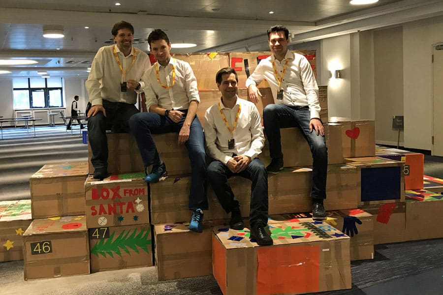 bridge to the future bruecke teamevent buehne pyramide firmenveranstaltung team vittori