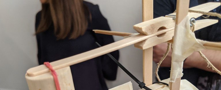 kettenreaktion marblerun teamevent teambuilding indoor kinetische kunst grosse gruppe