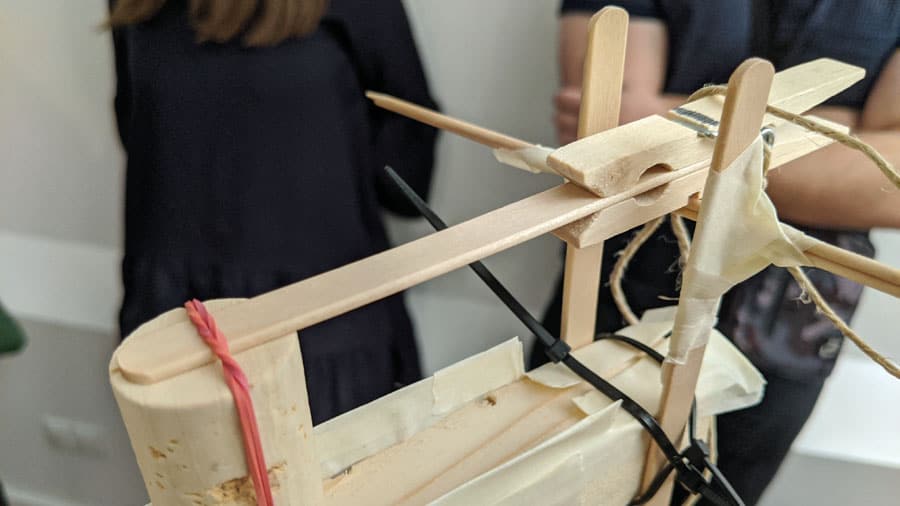 kugelbahn bauen marble run kettenreaktion material holz teamarbeit firmenevent