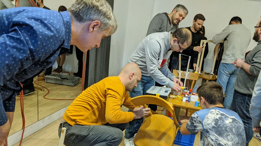 marble run kugelbahn teamevent teamarbeit gruppe kooperation zusammenarbeit aufbau