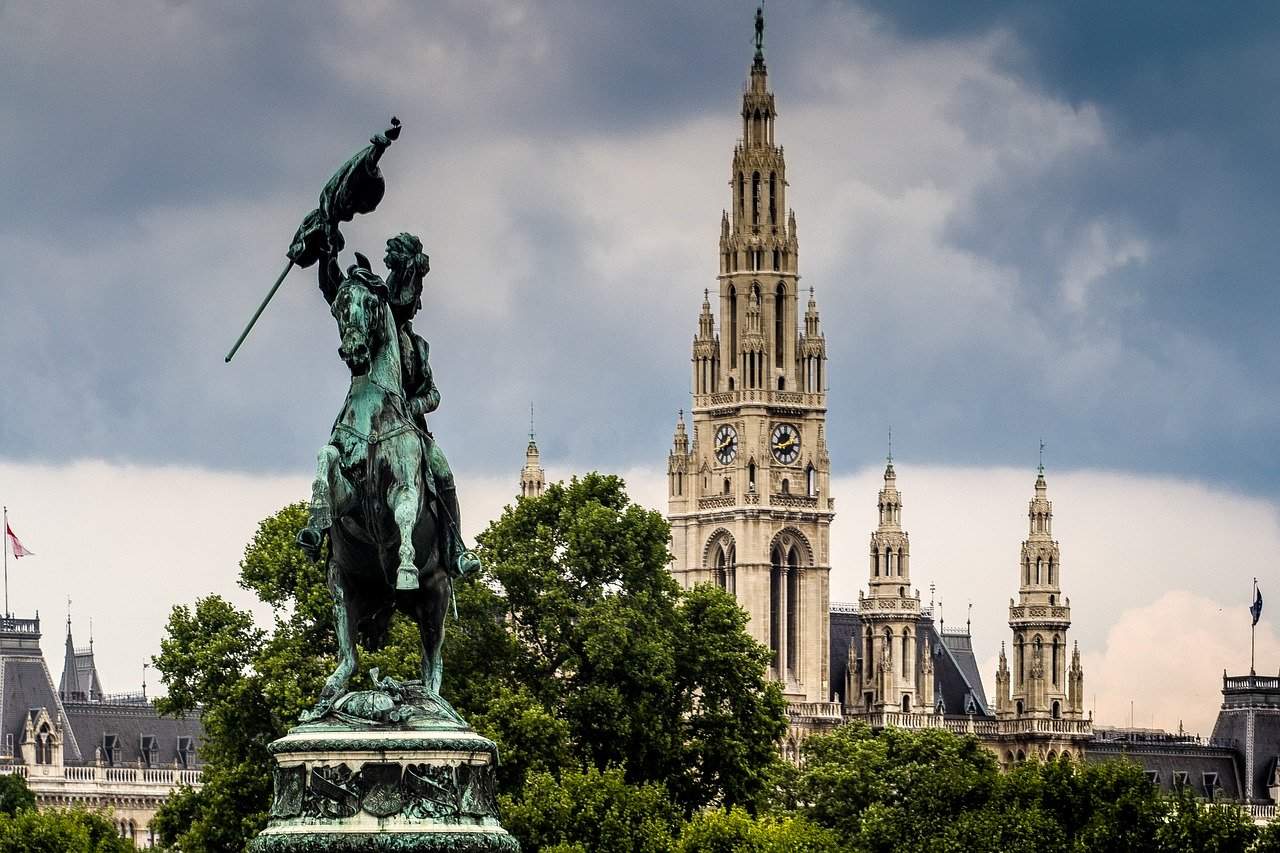 heldenplatz rathaus ringstrasse wien oesterreich geocaching tour teamevent unterhaltung firmenausflug sightseeing pixabay