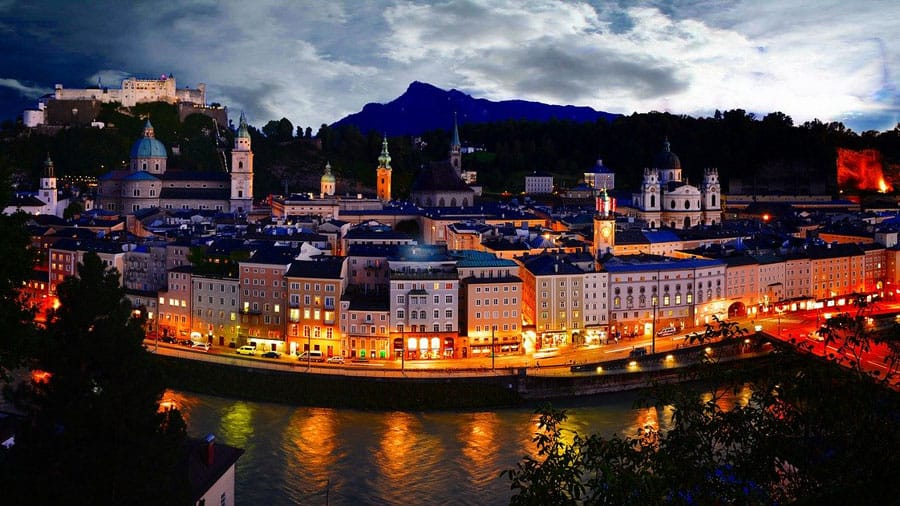 oesterreich salzburg stadt bei nacht salzach teambuilding geocaching in salzburg tour route betriebsausflug firmenfeier pixabay