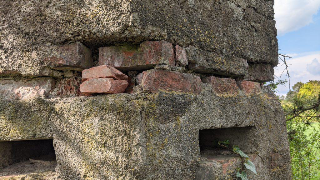 mauer verstecke geocaching teambuilding schatzsuche schnitzeljagd gps