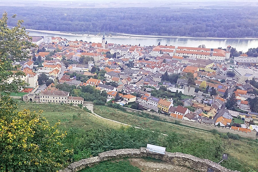 hainburg ansicht stadt blick von der burg donau kirche ortskern geocaching gps schatzsuche